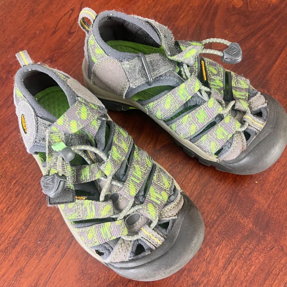Keen Newport Size 11 Gray & Green Outdoor Sandals With Secure Strap Closure